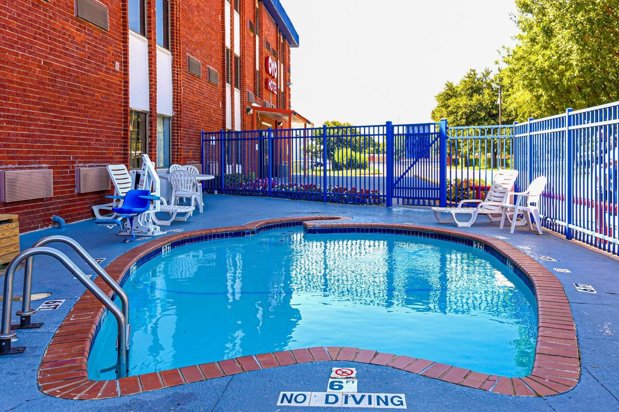 Oyo Hotel Irving Dfw Airport South Exterior photo